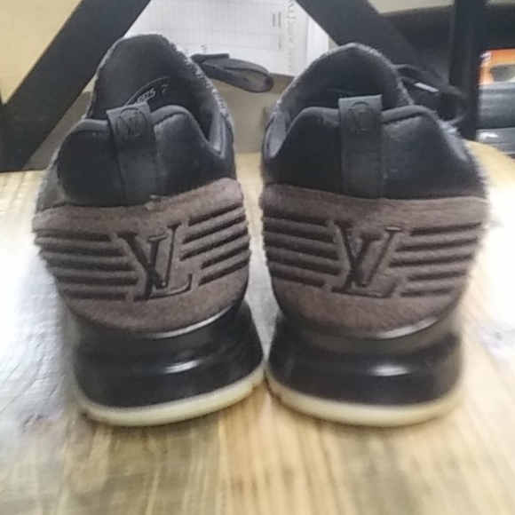 Louis Vuitton men shoe - Picture 3 of 3